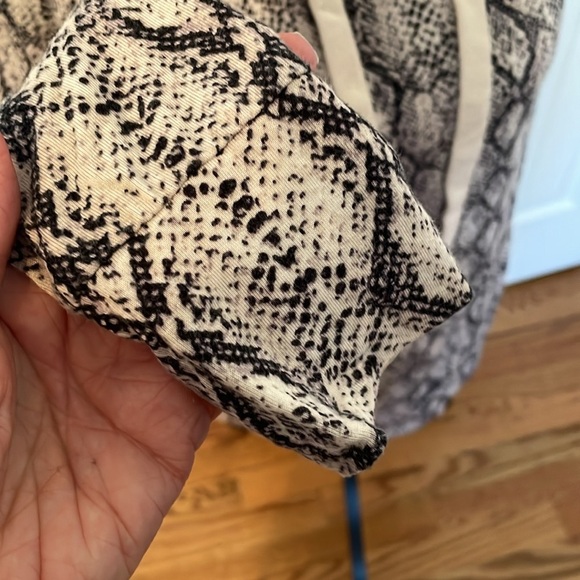 Zenana Snake Print Kangaroo Pocket Drawstring Tunic Long Sleeve Hoodie Women S - Picture 4 of 12